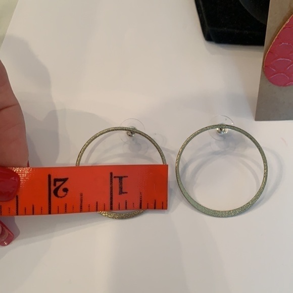 💐5/25 two pair gold tone circle hoops tear drop - Picture 6 of 8